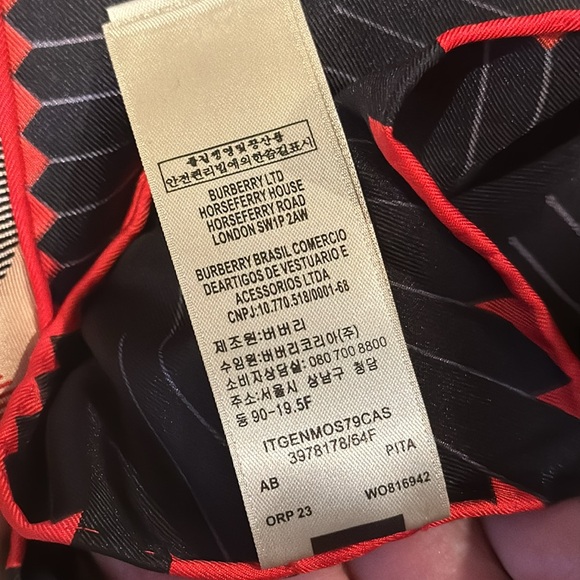 Burberry 34” square silk nova check scarf - Picture 11 of 14